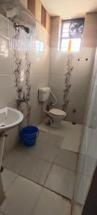 Radha Madhav Apartment วรินดาวัน ภายนอก รูปภาพ