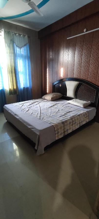 Radha Madhav Apartment วรินดาวัน ภายนอก รูปภาพ